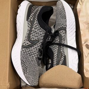 Nike Mena React Infinity FK 3 Black and Gray Knit Running Shoes